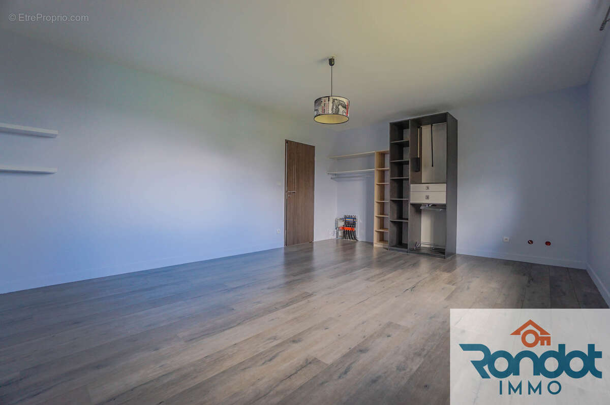 Maison 10 pièces / 6 chambres / 380 m2 / 2045 m2 terrain + piscine intérieur - photo 11