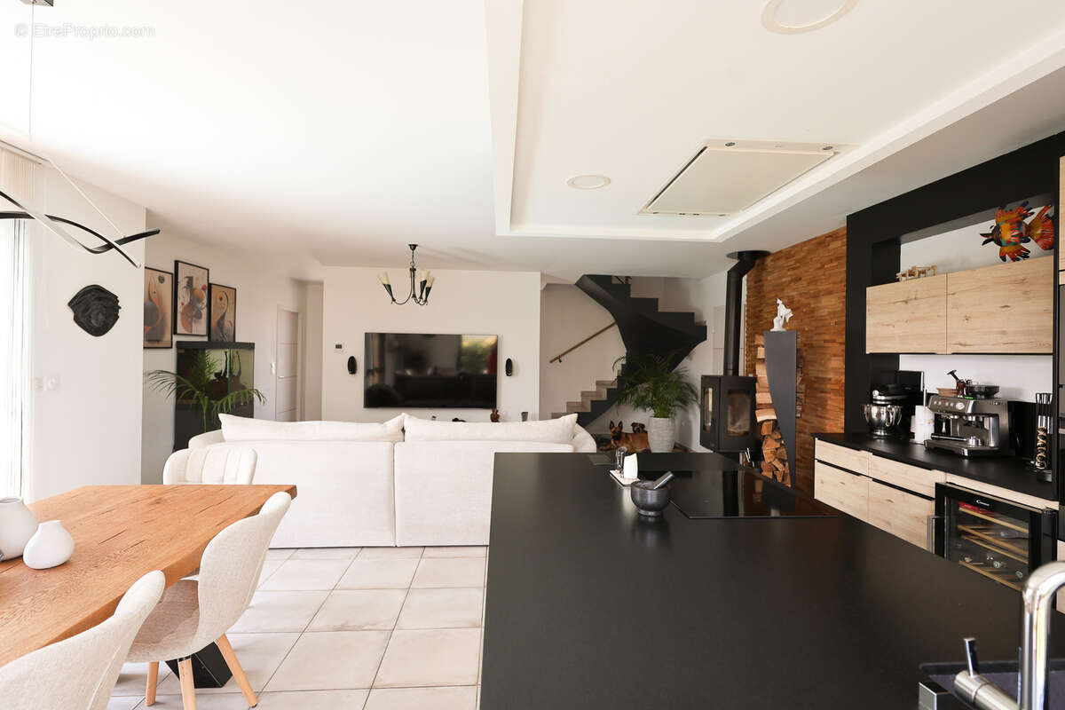 Villa t4 de qualité récente avec garage et piscine - dpe a - photo 5
