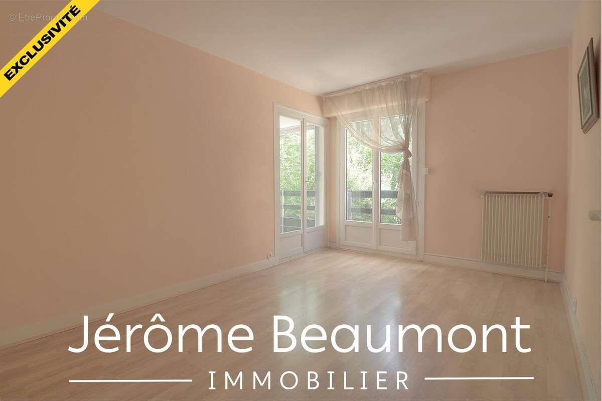 Appartement à EZANVILLE