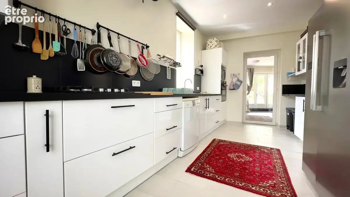 Spacieuse maison de village rénovée avec une grande grange et un généreux jardin intérieur - photo 8