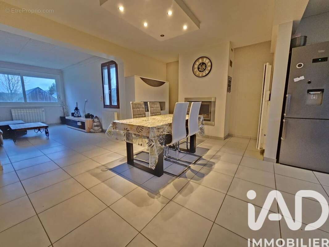Maison 107 m² à Lavare  - photo 2