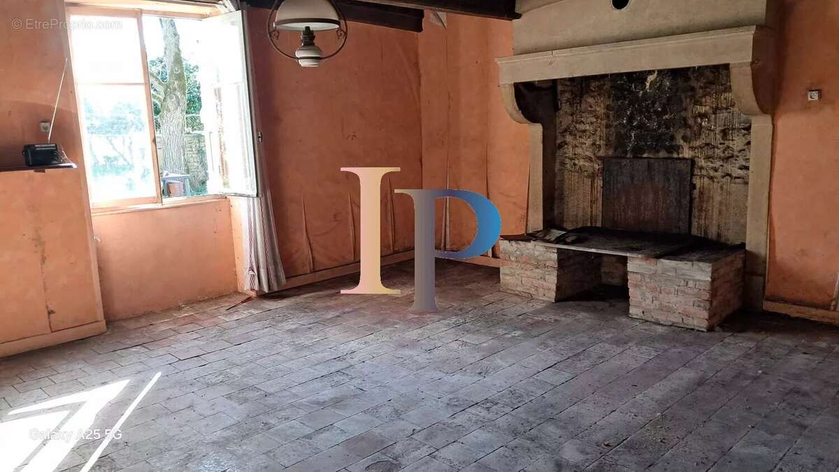 Maison à LA CLAYETTE