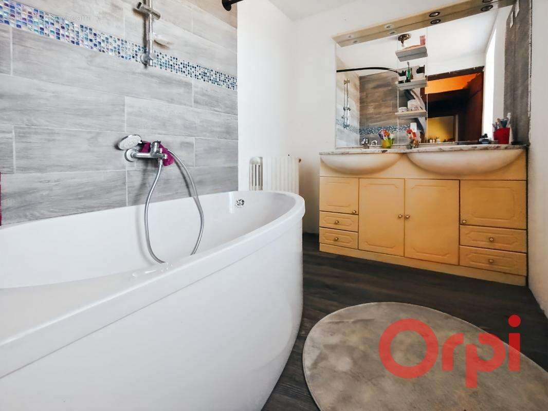 Maison à ISLE-ET-BARDAIS