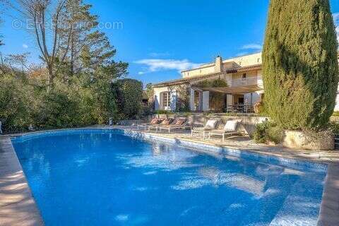 Maison à MOUGINS
