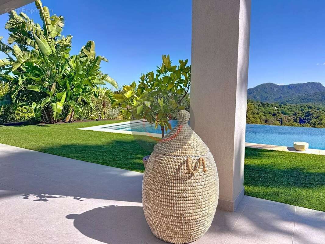 Maison à LES ADRETS-DE-L&#039;ESTEREL