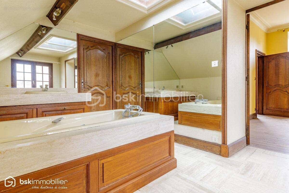 Maison de caractère 326 m² – Hyper-centre Châteauroux – Gros potentiel - photo 13