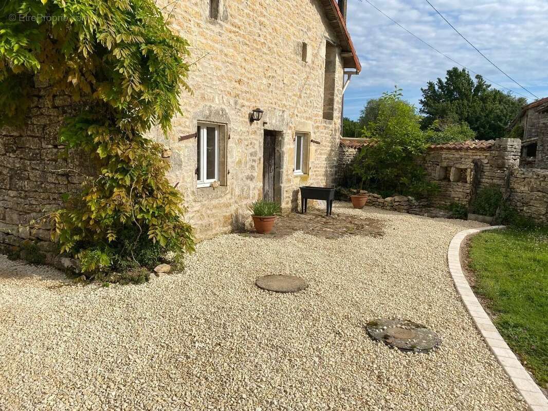 Superbe Maison de Campagne avec Seconde Maison et Granges - photo 14