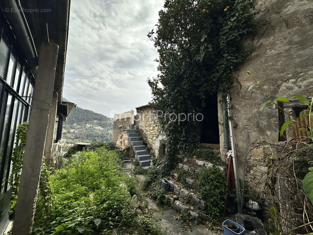 CASTELLAR (06500) - Appartement en ruine au coeur du village avec terrasse vue dégagée mer et montagne - photo 8