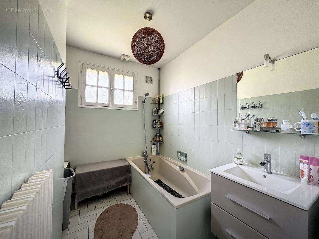 Maison à LA CHAPELLE-DE-BRAIN