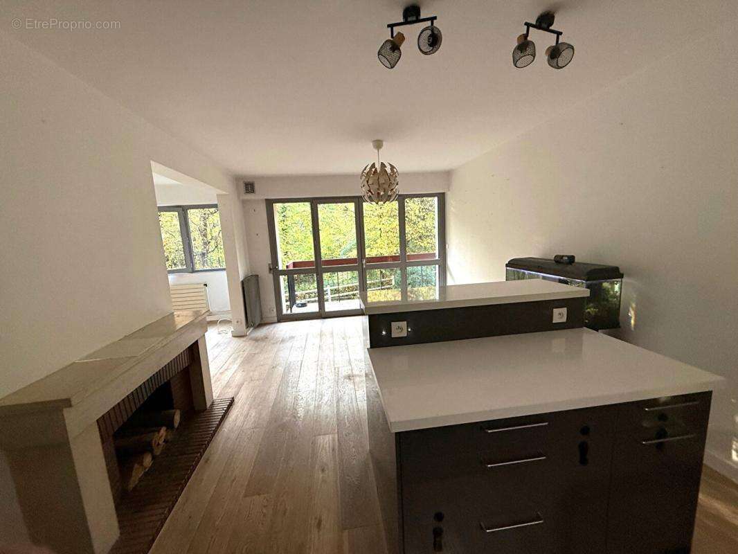 Appartement à VILLE-D&#039;AVRAY