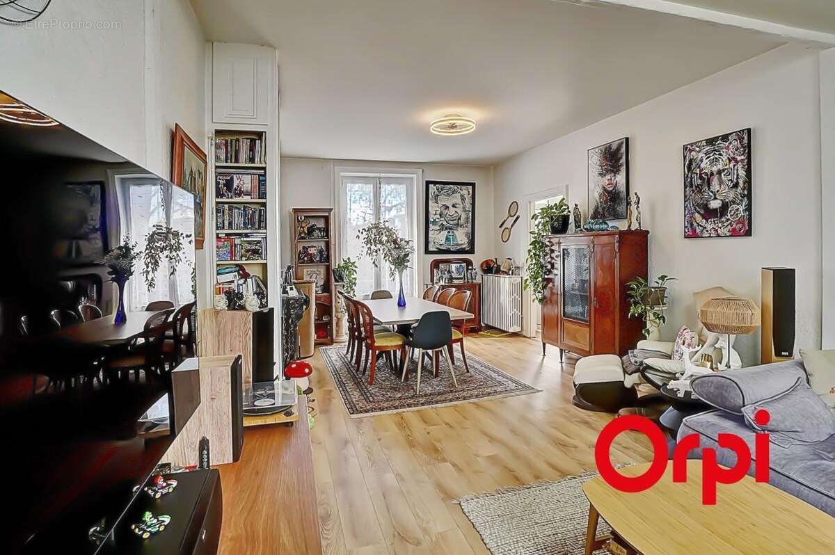 Appartement à NEUVILLE-SUR-SAONE