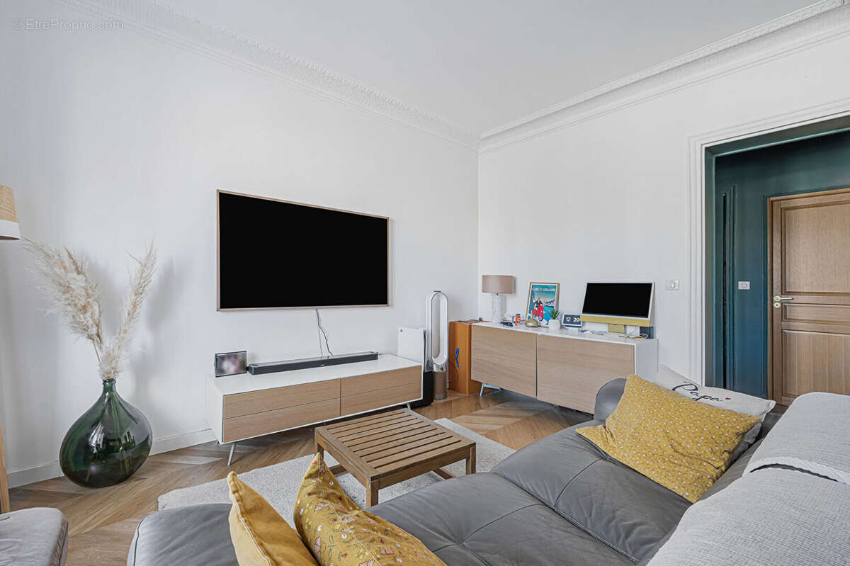Paris 12 - 4P refait à neuf  54.81 m2 au sol 2 chambres - 1er étage ascenseur Gardien - photo 5