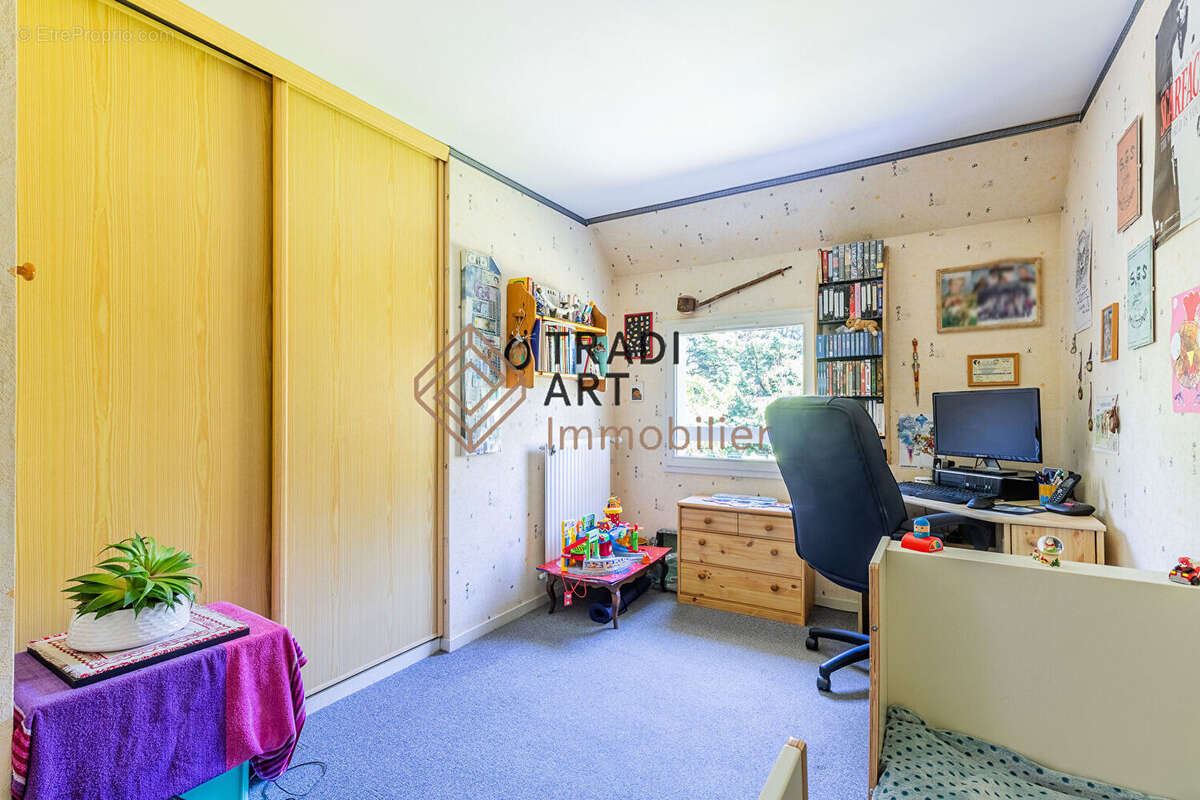 Maison à SAINTE-GENEVIEVE-DES-BOIS