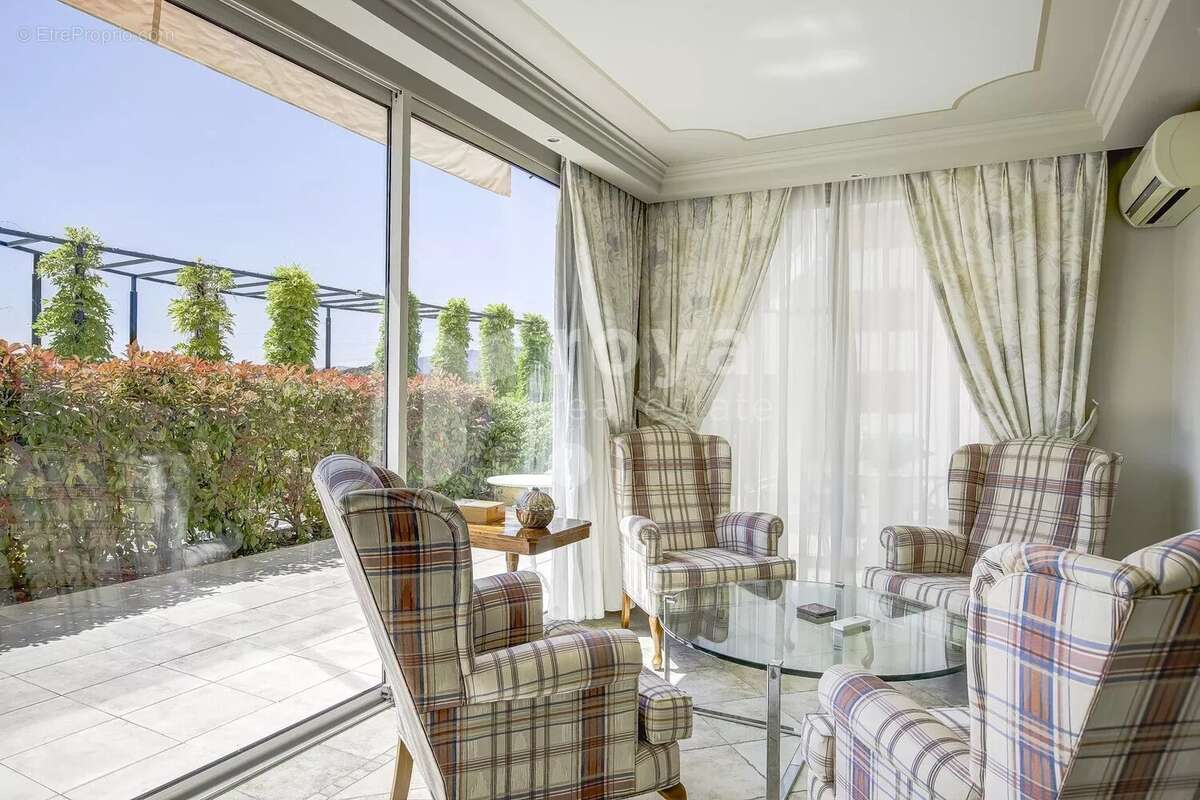 Appartement à MOUGINS