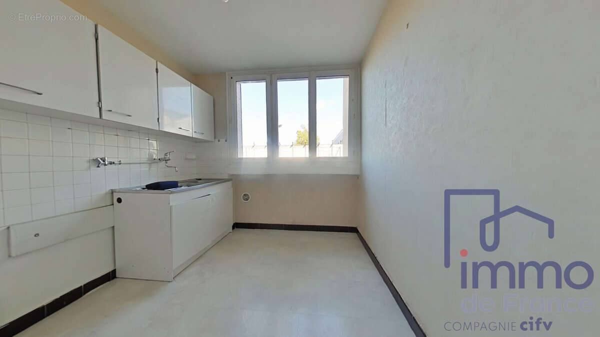 Appartement 55 m² à Saint-Etienne  - photo 6