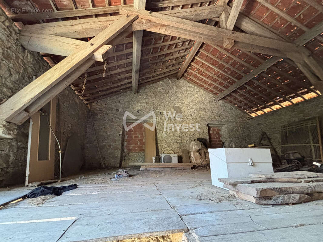 Maison 140 m² à Lalleyriat  - photo 5