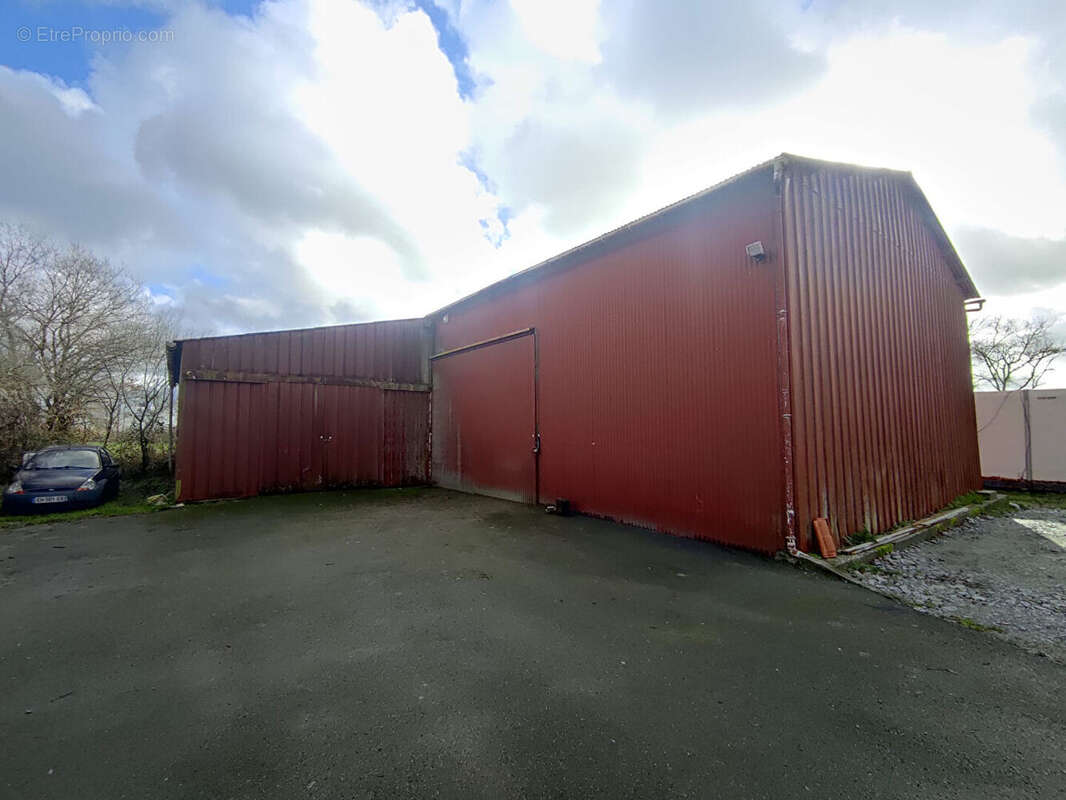 Parking à NIEUL-LE-DOLENT