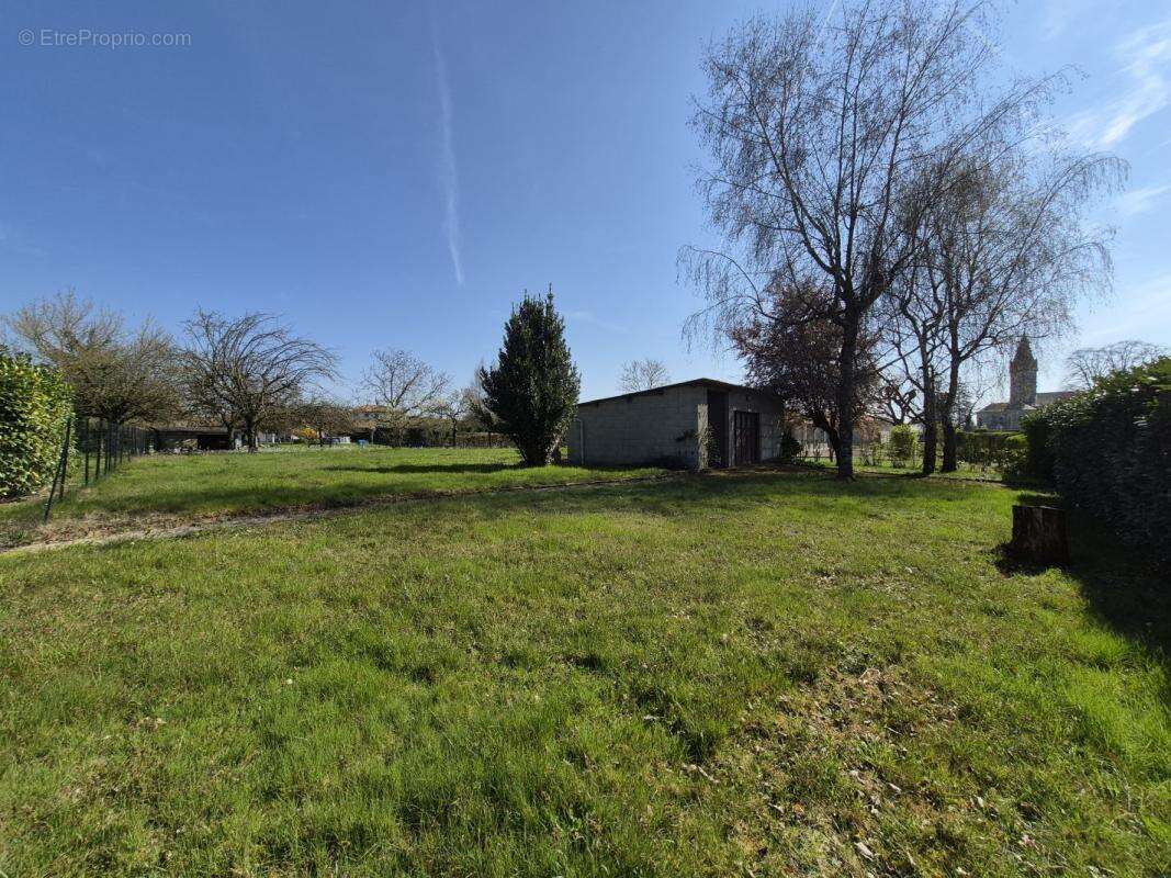 Terrain à PONT-DE-VAUX