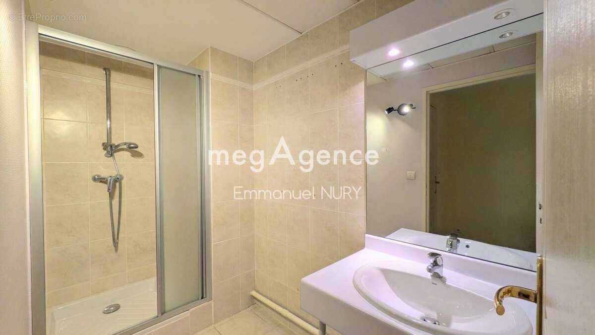 Appartement à CHARBONNIERES-LES-BAINS