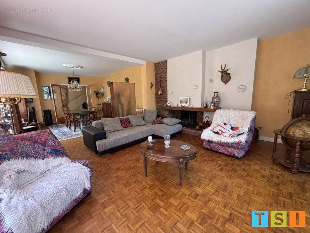 Maison de caractère de plus de 220 m² avec piscine et parc arboré de 6 725 m² - photo 6