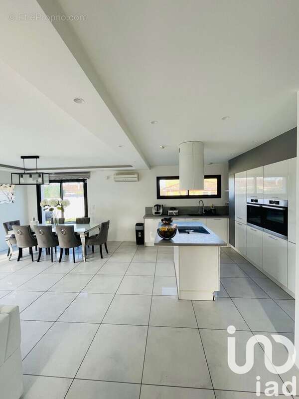 Maison 122 m² à Ambares-Et-Lagrave  - photo 6