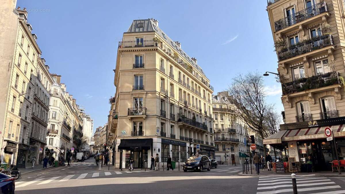 Commerce à PARIS-9E