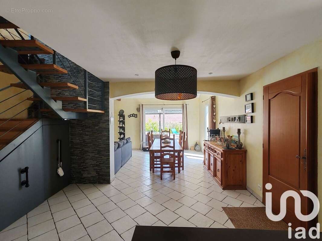 Photo 3 - Maison à NEUILLY-LE-REAL