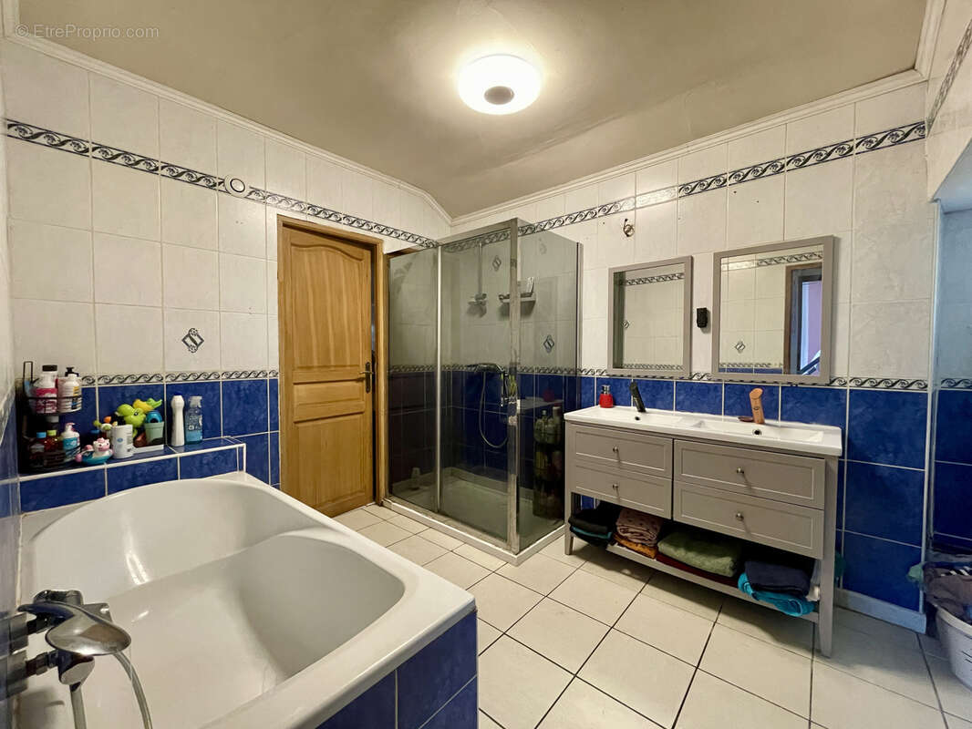 Maison à LES BAUX-SAINTE-CROIX