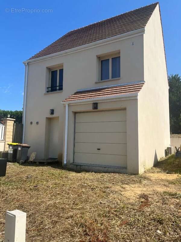 Maison à MONDONVILLE-SAINT-JEAN