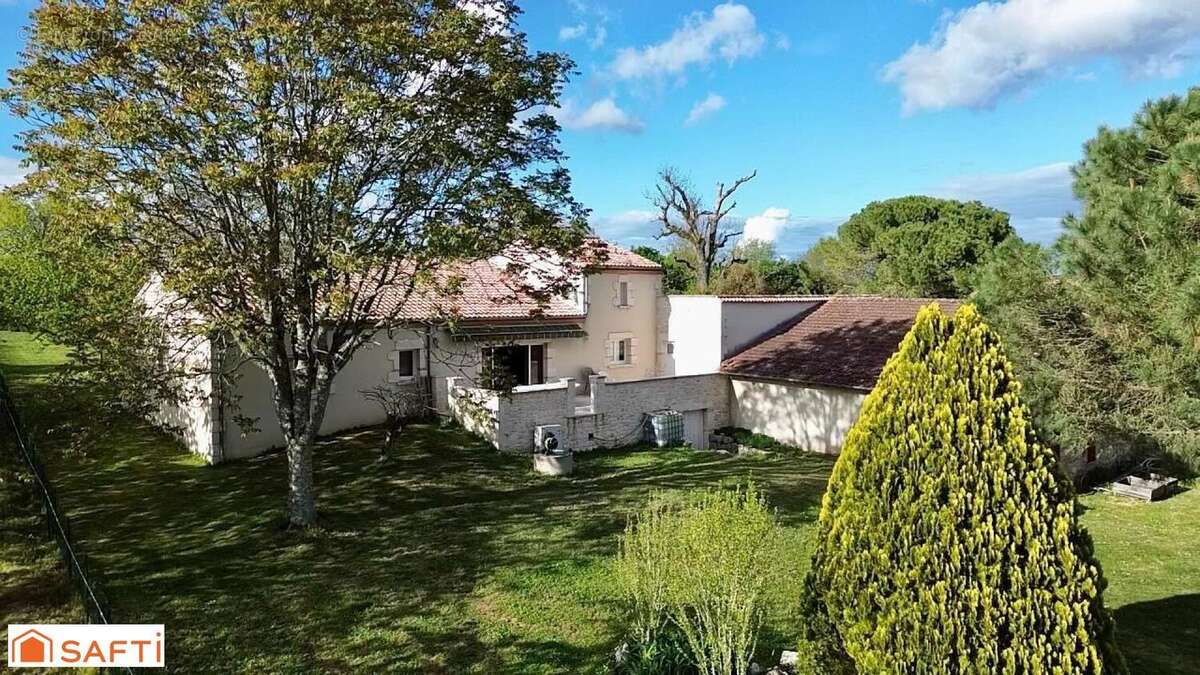 Maison 209 m² à Sainte-Colombe-De-Villeneuve  - photo 3