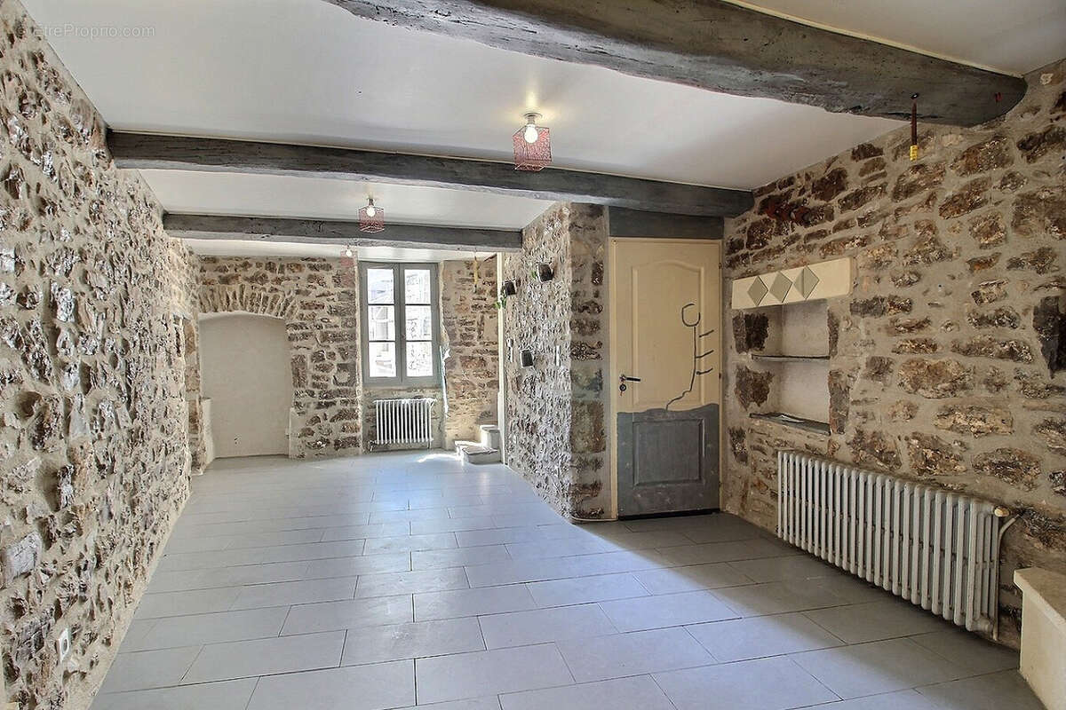 Maison à VIOLS-LE-FORT