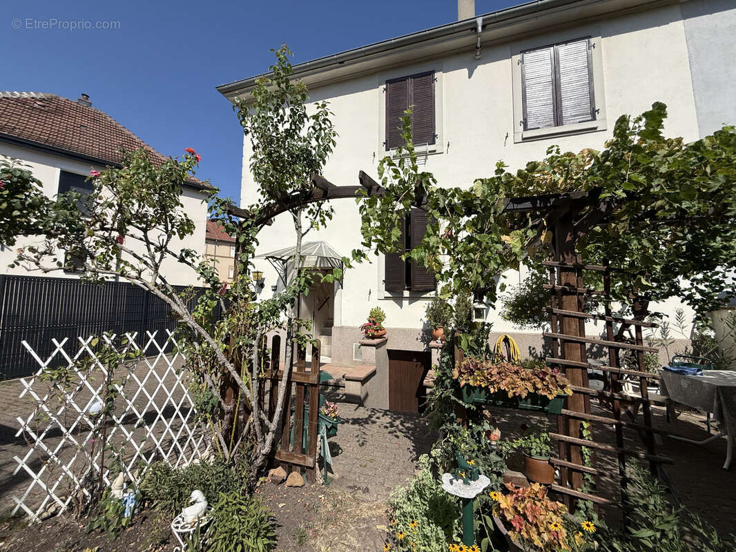 Mulhouse maison 6 pieces au calme de 120 m2 avec comble aménageable sur 2.88 ares clos et arboré - photo 5