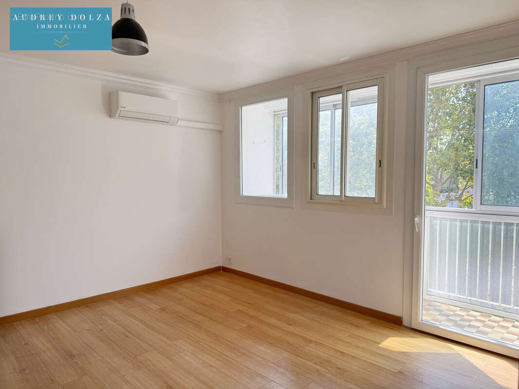 EN EXCLUSIVITÉ SUR MARIGNANE - Appartement de type 4 - 66 m2 - 130 000€ FAI - photo 3