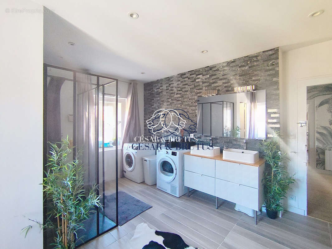Maison 198 m² à Quincie-En-Beaujolais  - photo 8