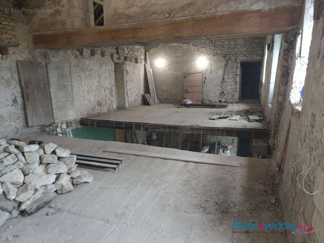 Maison à MONTHOIRON