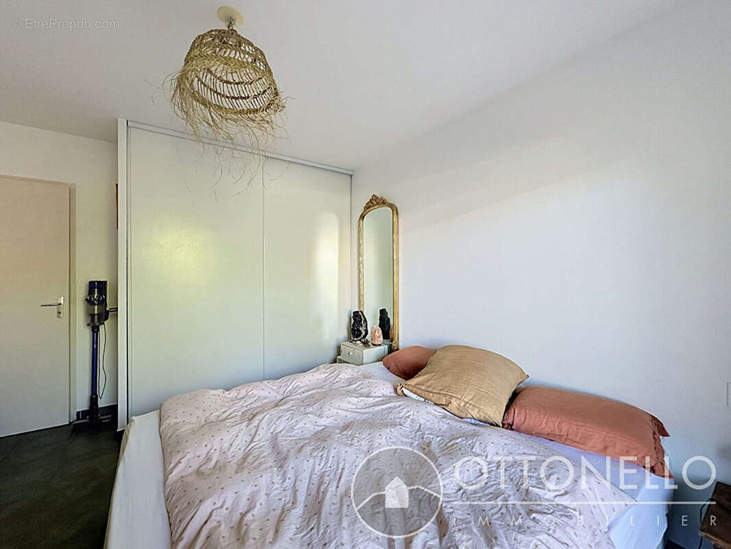 Appartement à ROQUEBRUNE-SUR-ARGENS