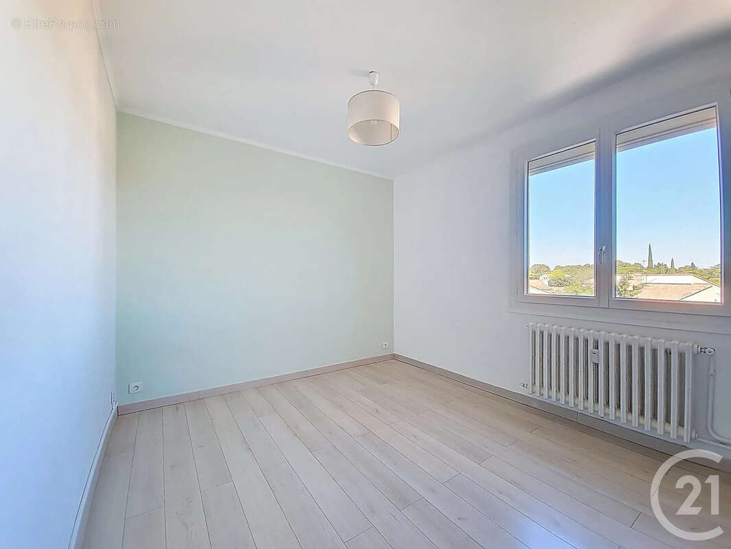 Appartement à VILLENEUVE-LES-AVIGNON