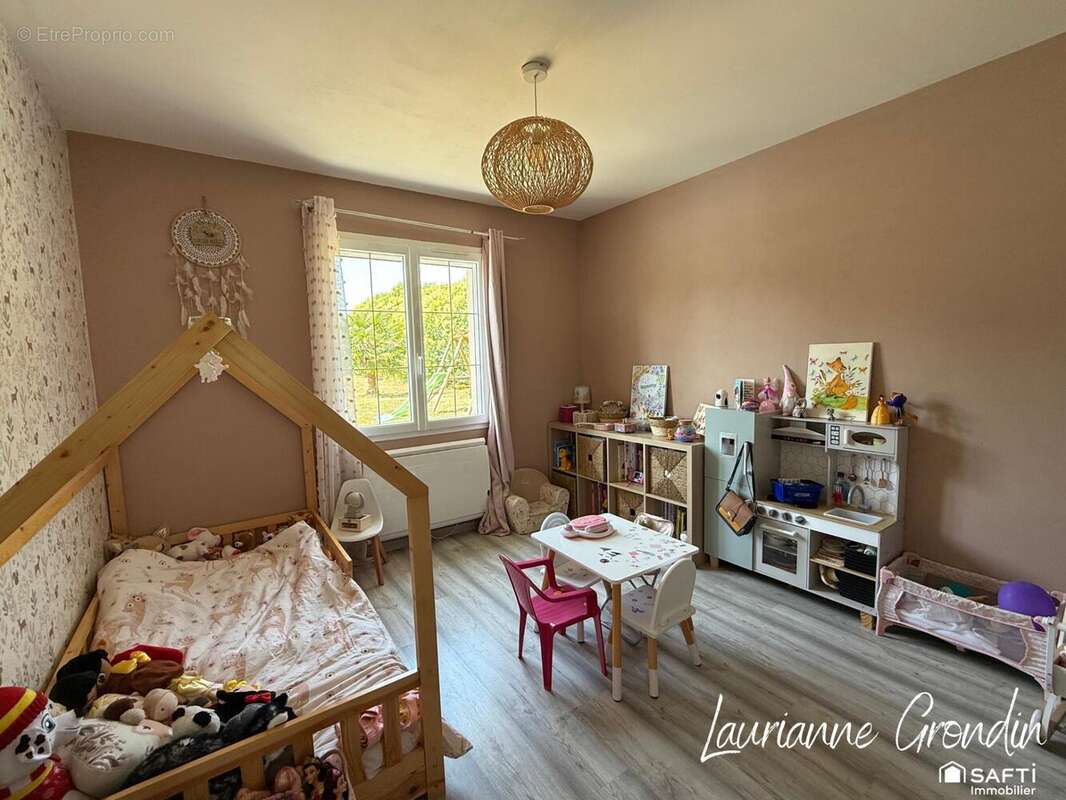 Maison 100 m² à Saint-Pierre-De-L'ile  - photo 8