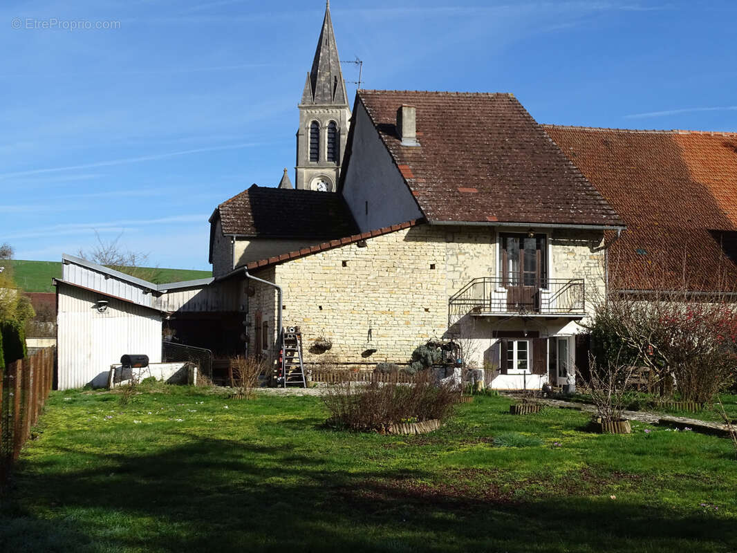 Maison à MONTIGNY-SUR-AUBE
