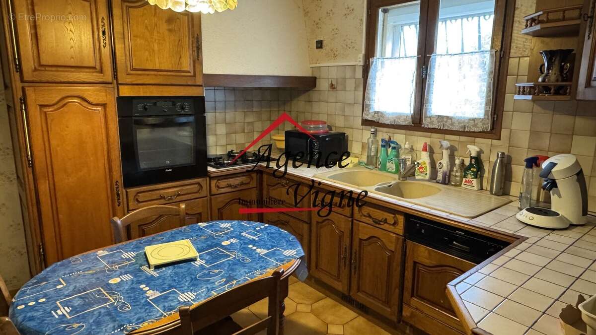 Maison à SAINT-JULIEN-LES-ROSIERS