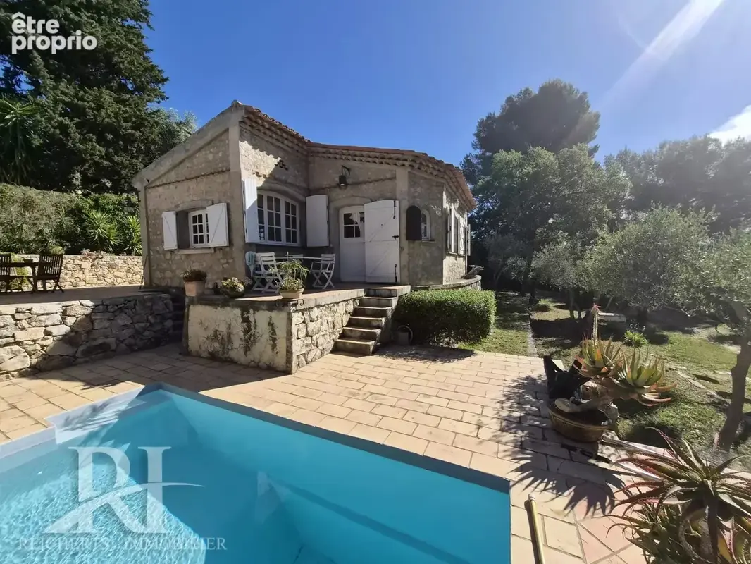 Villa en pierre avec piscine sur terrain 1438m2 - photo 13
