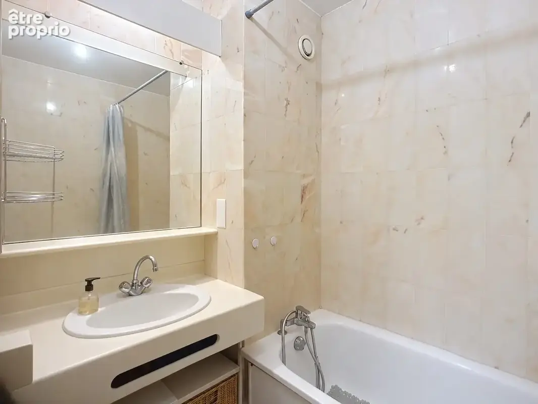Appartement 2 pièces 41 m² à vendre à La Rochelle (17000) - photo 5