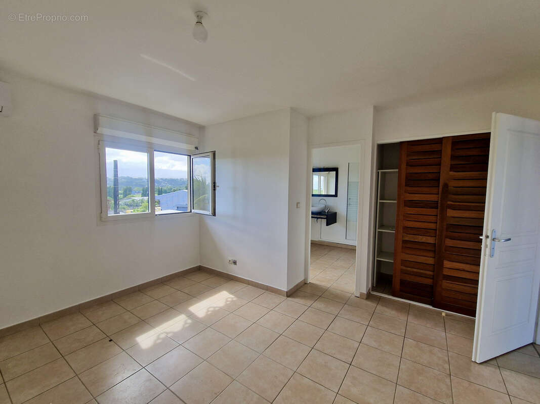 Appartement à PETIT-BOURG