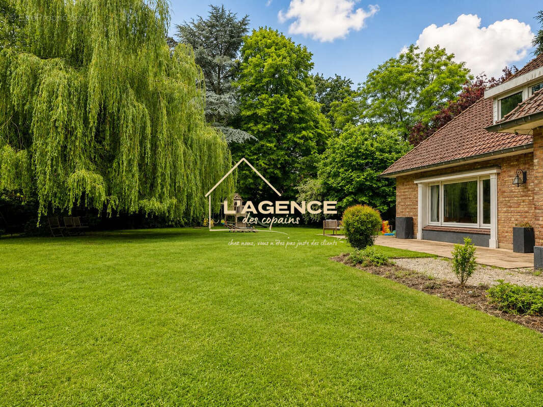 Maison 208 m² à Aire-Sur-La-Lys  - photo 8