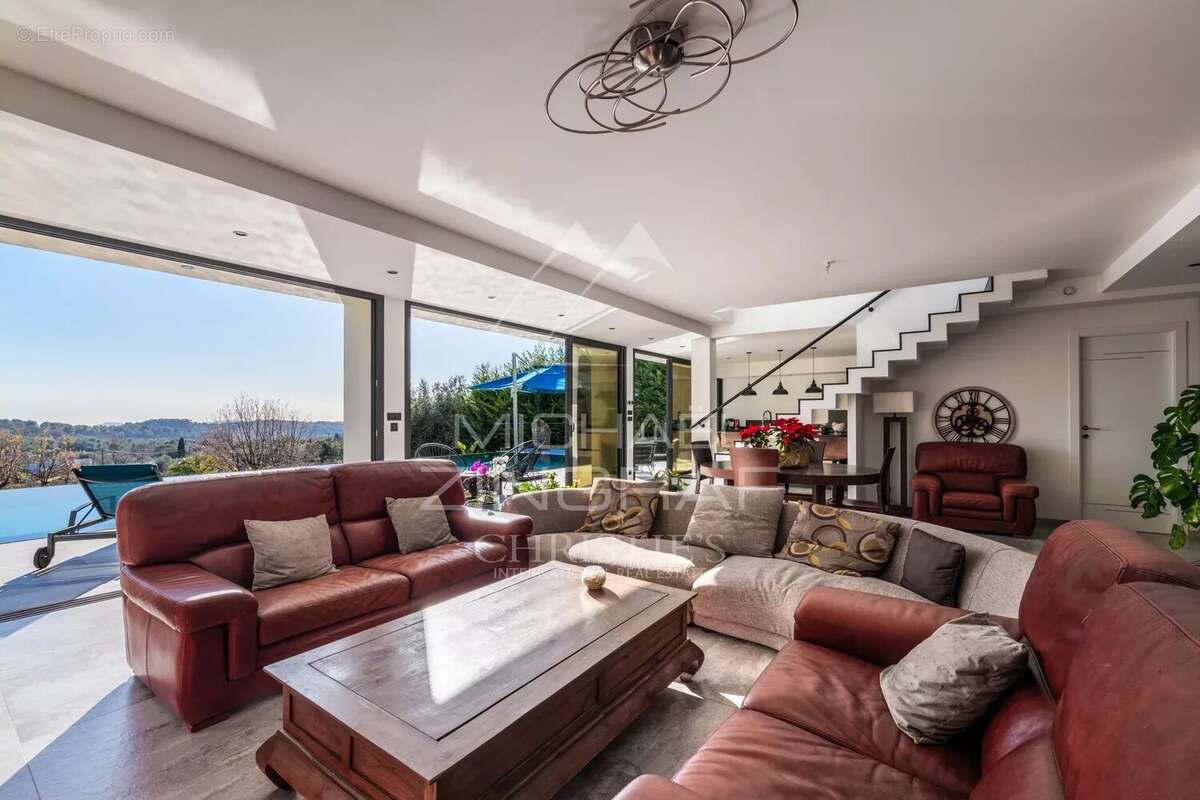 Maison à TOURRETTES-SUR-LOUP