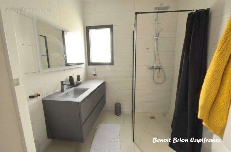 Maison à LA CHAPELLE-DES-FOUGERETZ