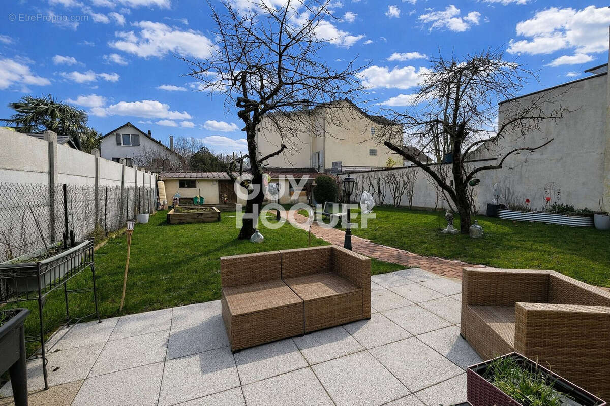 Maison à CHAMPS-SUR-MARNE