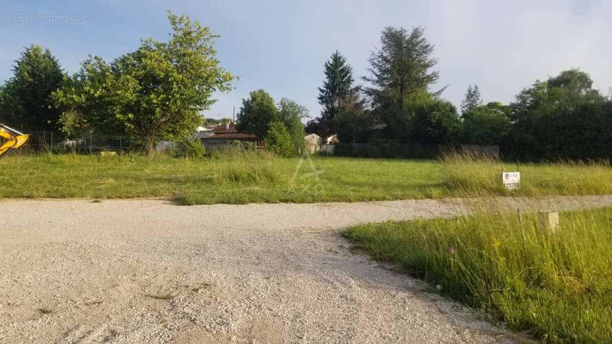 Terrain à BARBEZIEUX-SAINT-HILAIRE