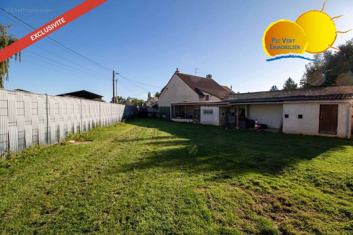 Maison à LES MAILLYS