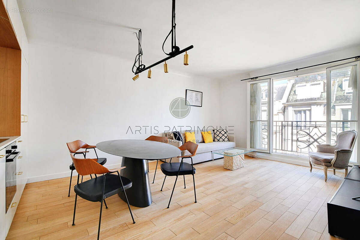 Appartement à PARIS-17E